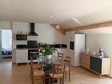 Gîte pour 7 personnes, avec terrasse à Salles-Curan