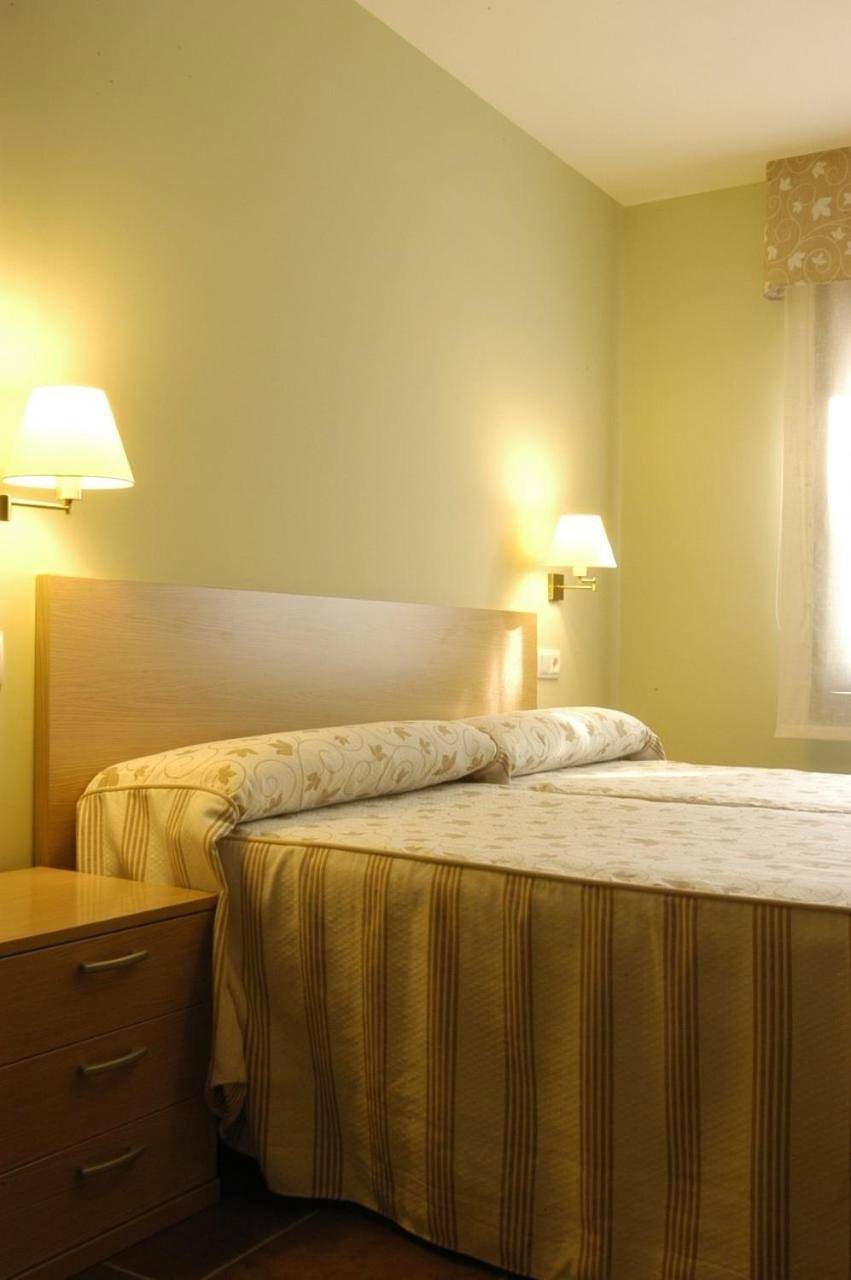 Aparthotel Tres Caminos in El Grado, Pyrénées Aragonaises