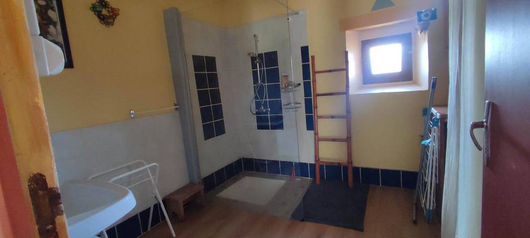 Location de vacances pour 6 personnes, avec terrasse, animaux acceptés à La Chapelle-Geneste - 2