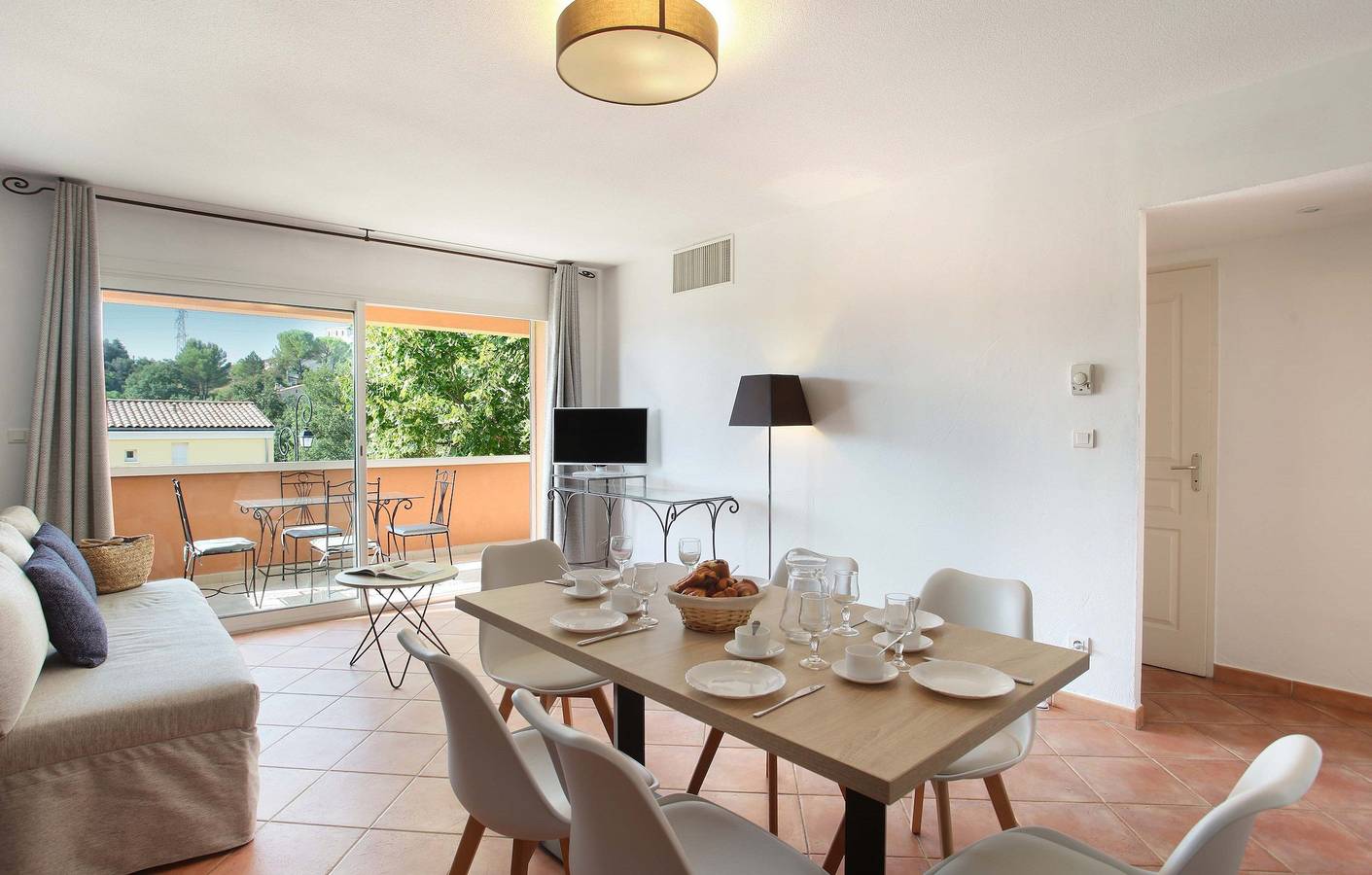 Appartement entier, Appartement de vacances pour 8 personnes avec balcon in Gréoux-les-Bains, Parc naturel régional du Verdon