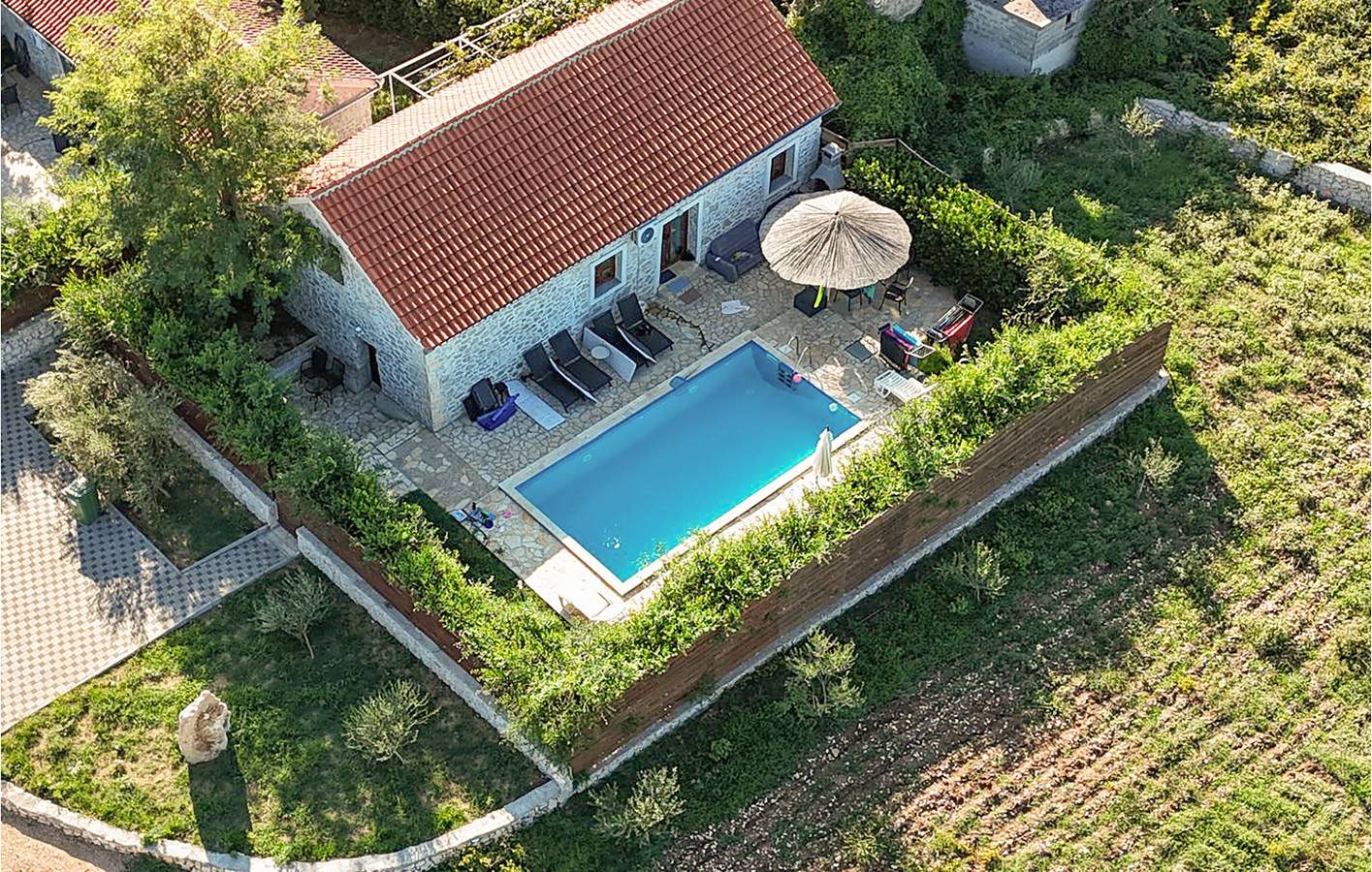 Reizende 1-Zimmer-Ferienwohnung mit Pool, Terrasse und WLAN in Grad Benkovac, Zadar