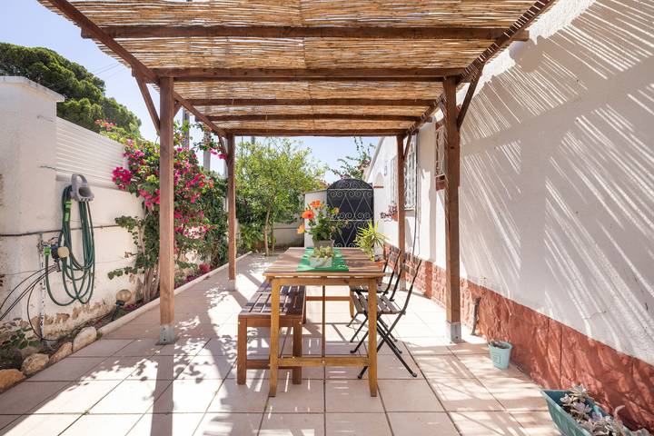 Holiday Home 'La Casa Del Mar' with Private Garden, Wi-Fi, and Air Conditioning in Mont-roig del Camp, Costa Dorada