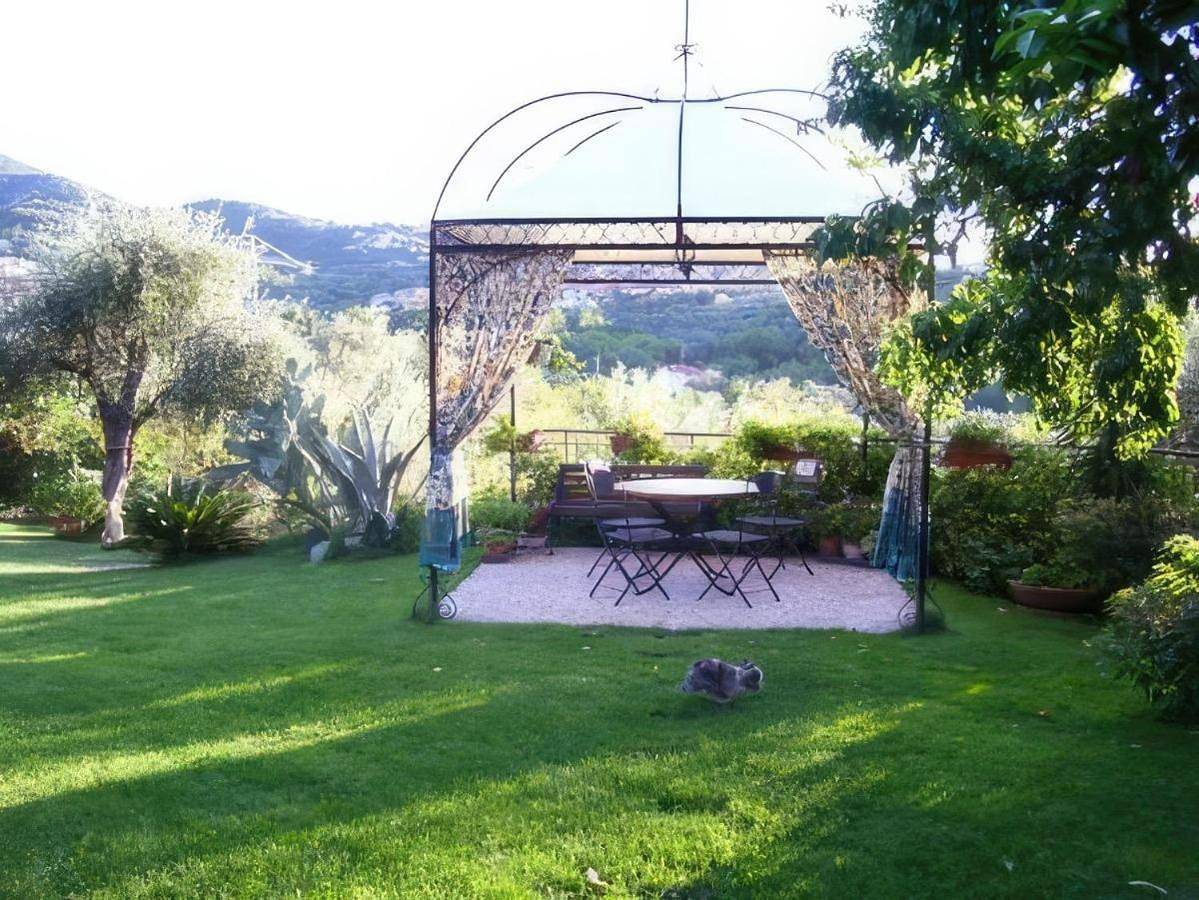 Agrodolce in Toirano, Riviera di Ponente