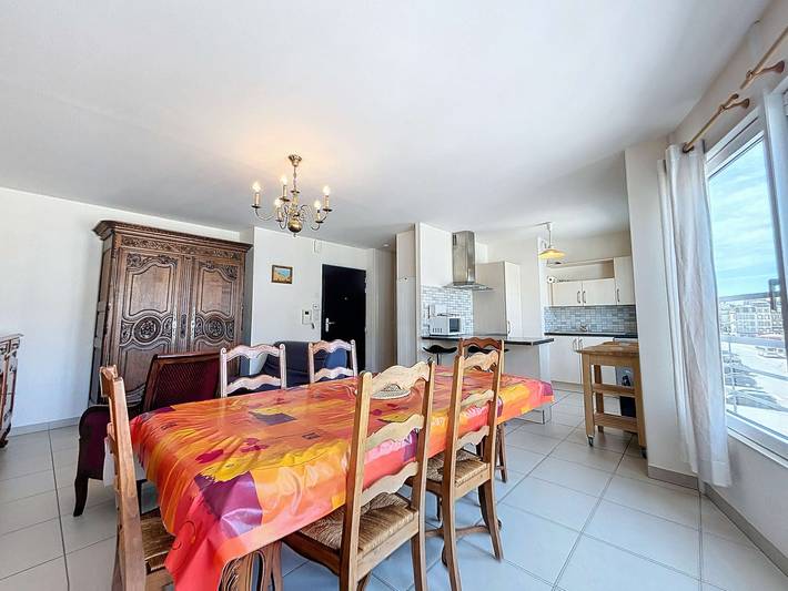 Apartamento entero, Apartamento céntrico con 2 habitaciones, ascensor, parking y cercano a la playa en Granville in Granville, Côte de la Déroute