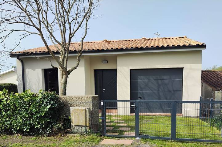 Location de vacances pour 6 personnes, avec terrasse et jardin à Talais
