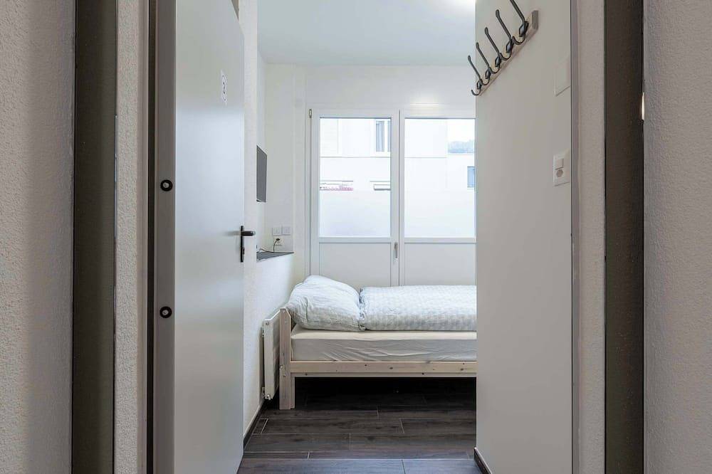 Entire apartment, Lucerne Bright Double Room by Mount Pilatus in Kriens, Lake Lucerne