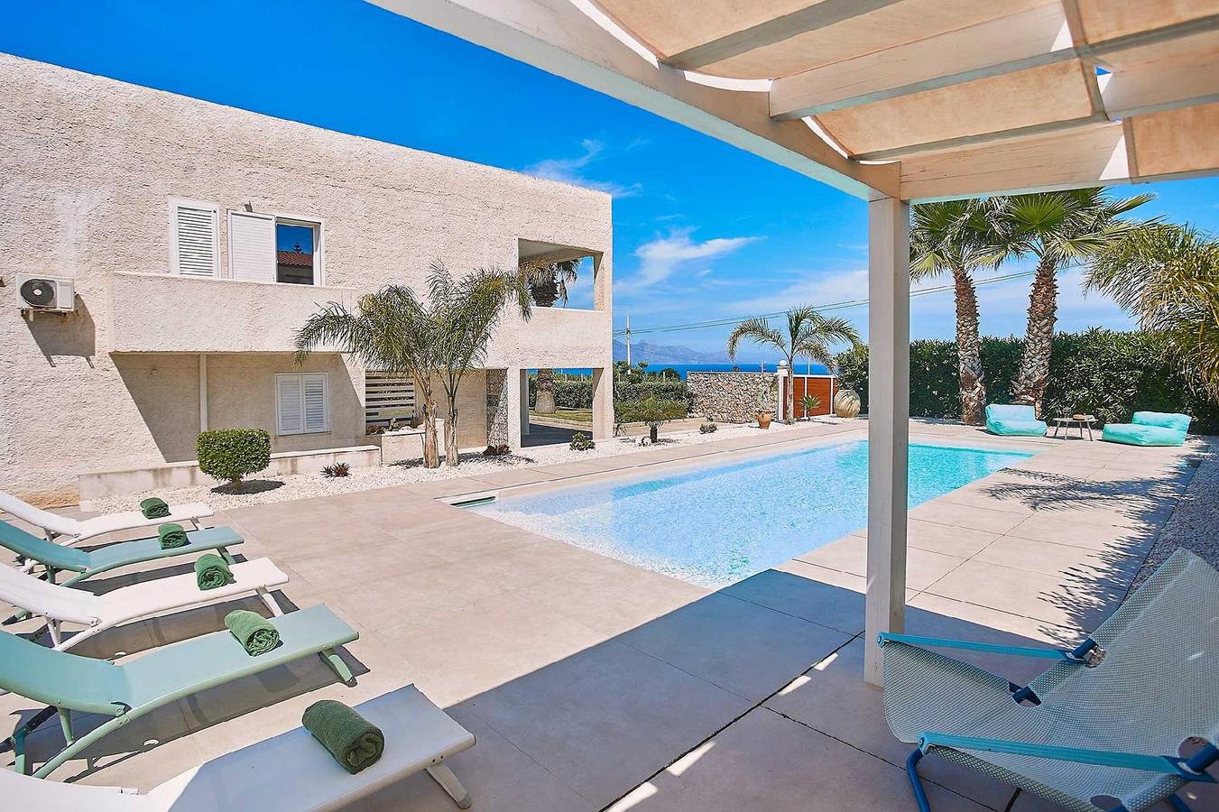 Holiday House in Alcamo with Private Pool in Alcamo Marina, Alcamo