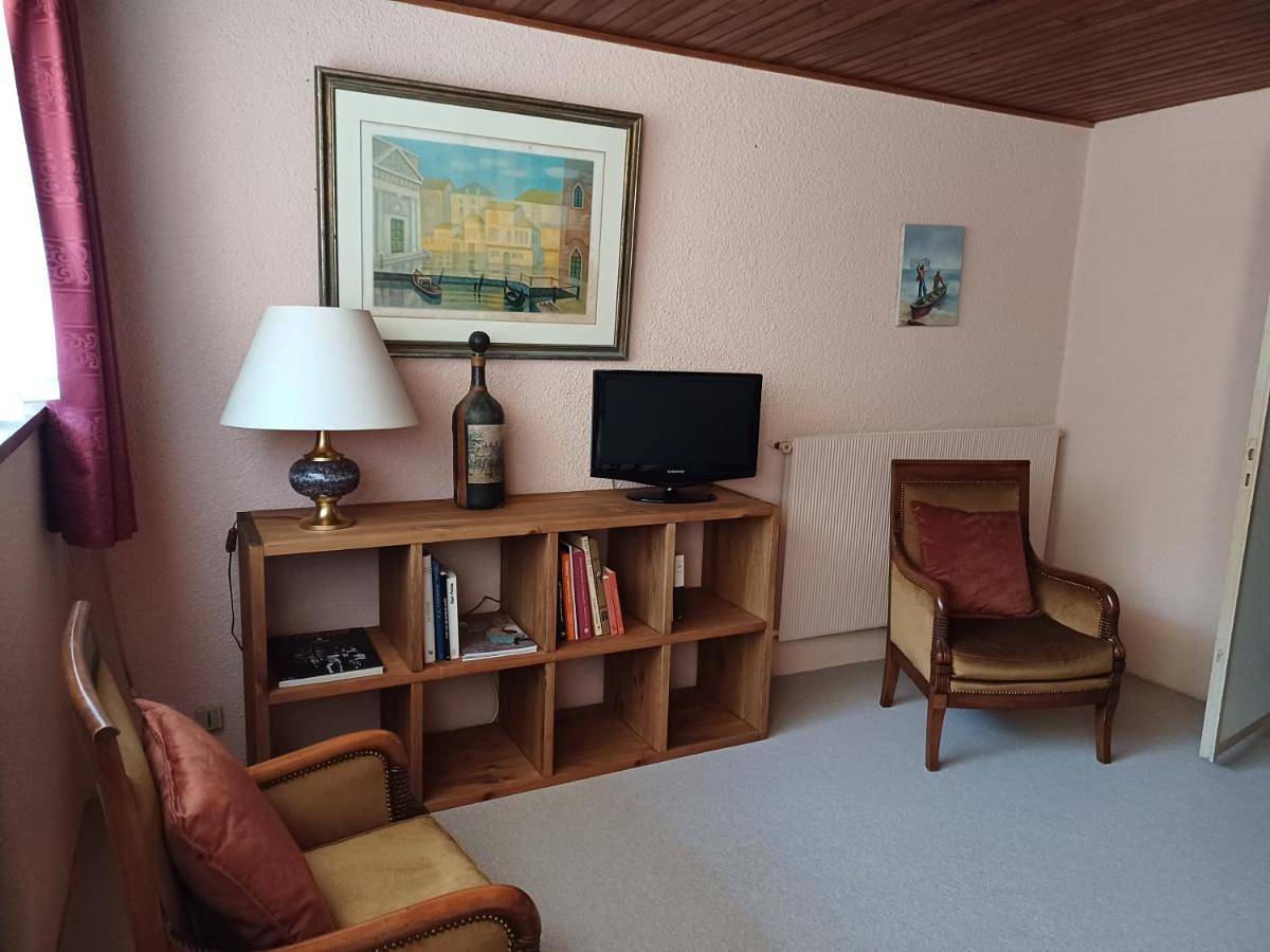 Appartement entier, One-Bedroom Apartment in Buxerolles, Vienne (France)