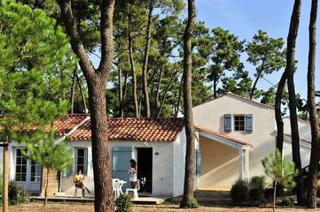 Villa pour 4 personnes, avec piscine et terrasse, animaux acceptés en Vendée