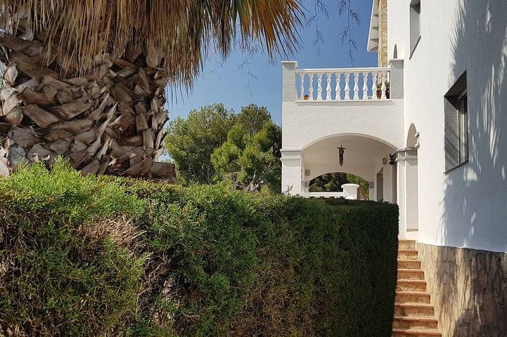 Magnifique villa, piscine, fronton tennis, basket, jardin, vue mer, près plages in El Vendrell, Costa Dorada