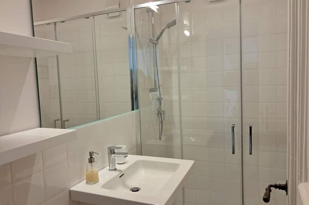 Apartamento entero, Fiastra Apartment - Your Haven of Peace with Private Balcony in Macerata, Provincia de Macerata