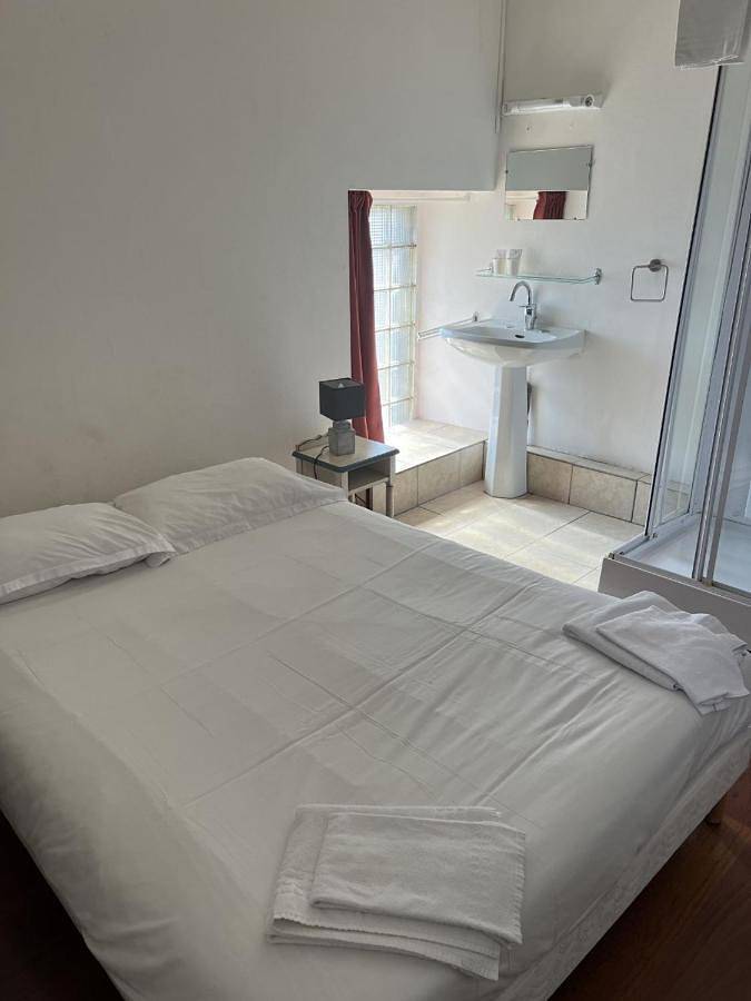 Hôtel pour 5 personnes, avec terrasse à La Gouesnière - 4