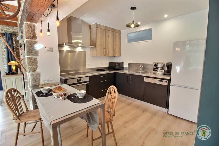 Gîte pour 2 personnes, avec Jacuzzi ainsi que Terrasse et Jardin à Penvénan - 3