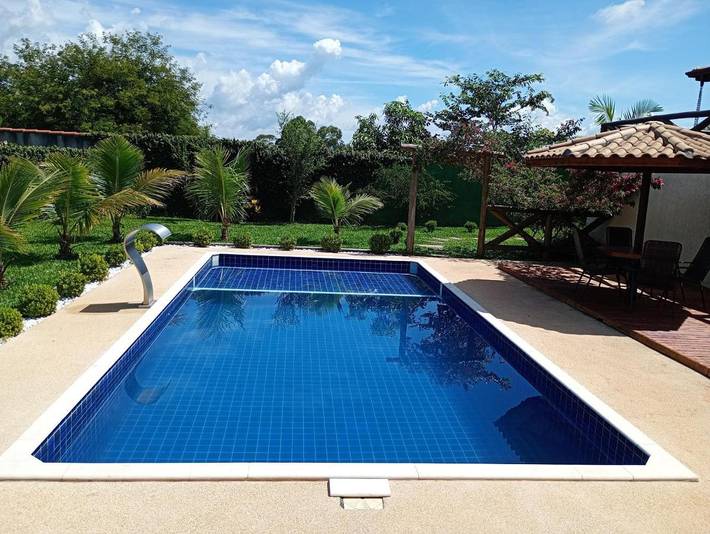 Casas e apartamentos de temporada para 16 pessoas, com jardim e piscina e ainda vista em Igaratá