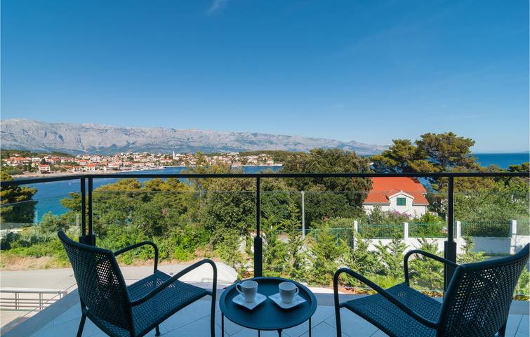 Ganze Ferienwohnung, Gemütliche Ferienwohnung mit Pool, Terrasse und nur 1 km vom Strand entfernt in Selca, Brac