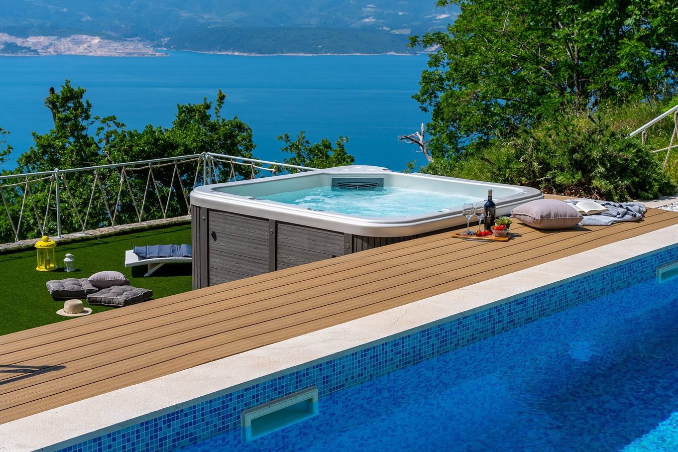 Max. 11 Personen, 5 Schlafzimmer, 4 Bäder, Fitnessraum, Grill, Tischtennis in Lokva Rogoznica, Split-Dalmatien