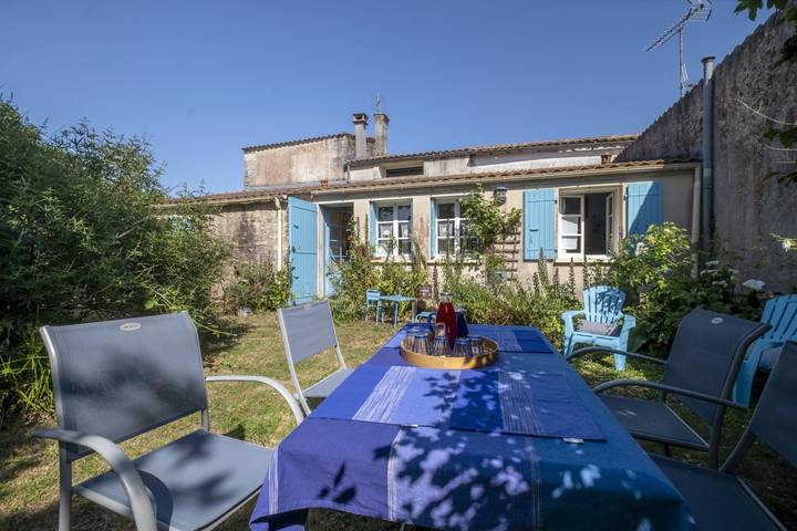 Gîte pour 4 personnes, avec terrasse et jardin à Beaugeay