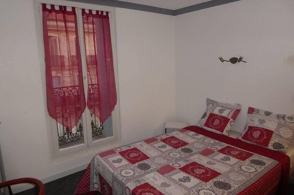 Deluxe Double Room with Balcony in Béziers, Côte d'Améthyste