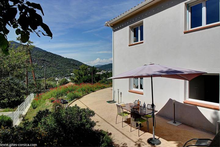 Gîte pour 4 personnes, avec Terrasse ainsi que Jardin et Vue à Ajaccio