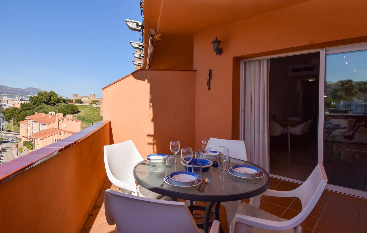 Apartamento entero, Apartamento con vistas a la montaña cerca de la playa de Fuengirola y del Castillo in Myramar, Fuengirola
