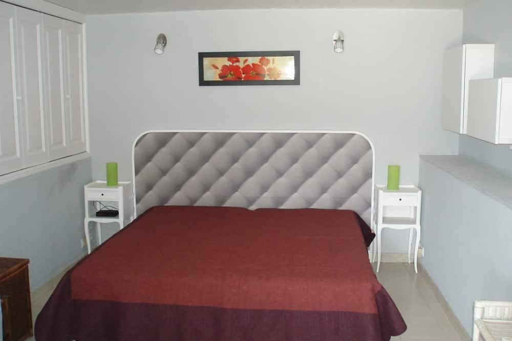 Entire apartment, The creeks, the sea, the hikes and a beautiful apartment with swimming pool. in Ensuès-la-Redonne, Istres region