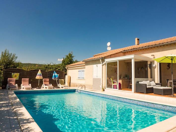 Location de vacances pour 7 personnes, avec Terrasse ainsi que Jardin et Piscine à Argeliers