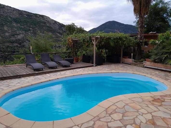 Gîte pour 2 personnes, avec piscine ainsi que jardin et vue à Balogna