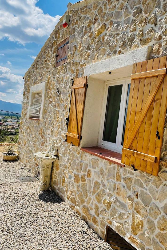 Location de vacances pour 5 personnes, avec jardin ainsi que terrasse et piscine à Le Luc - 3