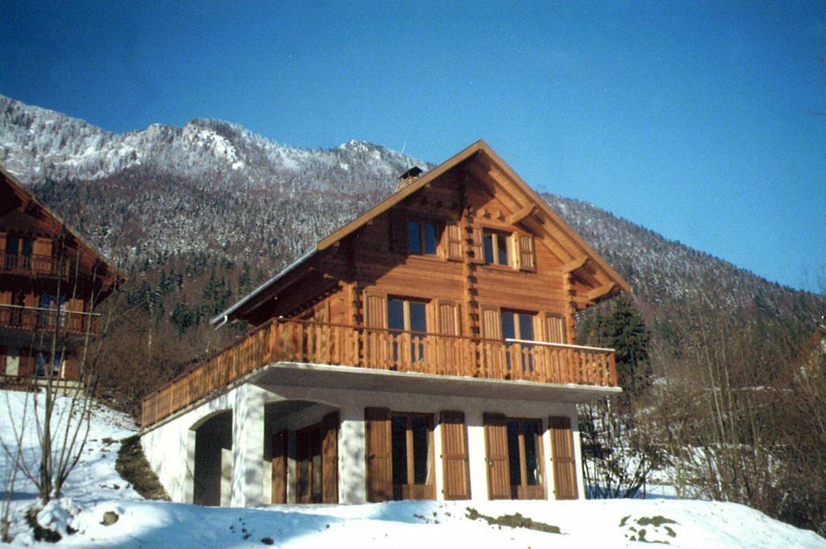 Gîte confortable avec parking, cheminée et vue sur la rivière - à 1 km du centre-ville in Saint-Pierre-d'Entremont, Isère