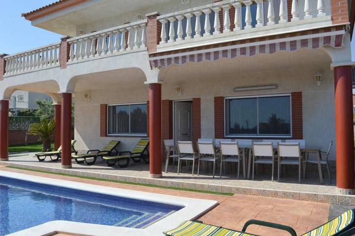 Location de vacances pour 14 personnes, avec jardin ainsi que piscine et vue, animaux acceptés à Cubelles - 4