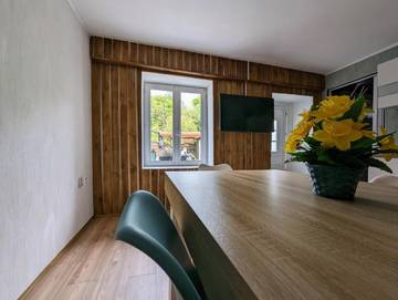 Gîte pour 2 personnes, avec jardin et piscine ainsi que terrasse et vue dans Betting