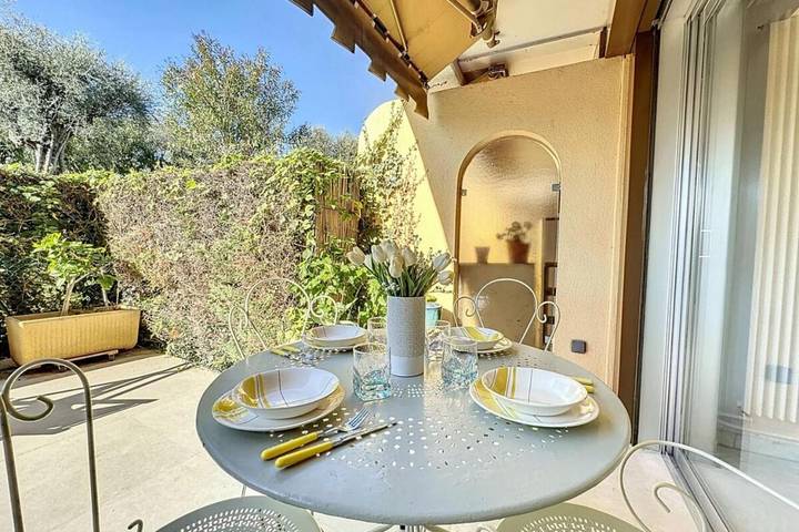 Gîte pour 2 personnes, avec piscine et jardin à Le Cannet - 3