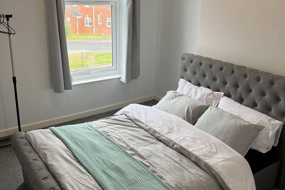 4 person cosy full house with garden access - close to city centre and Cbs arena in Coventry, Birmingham Area
