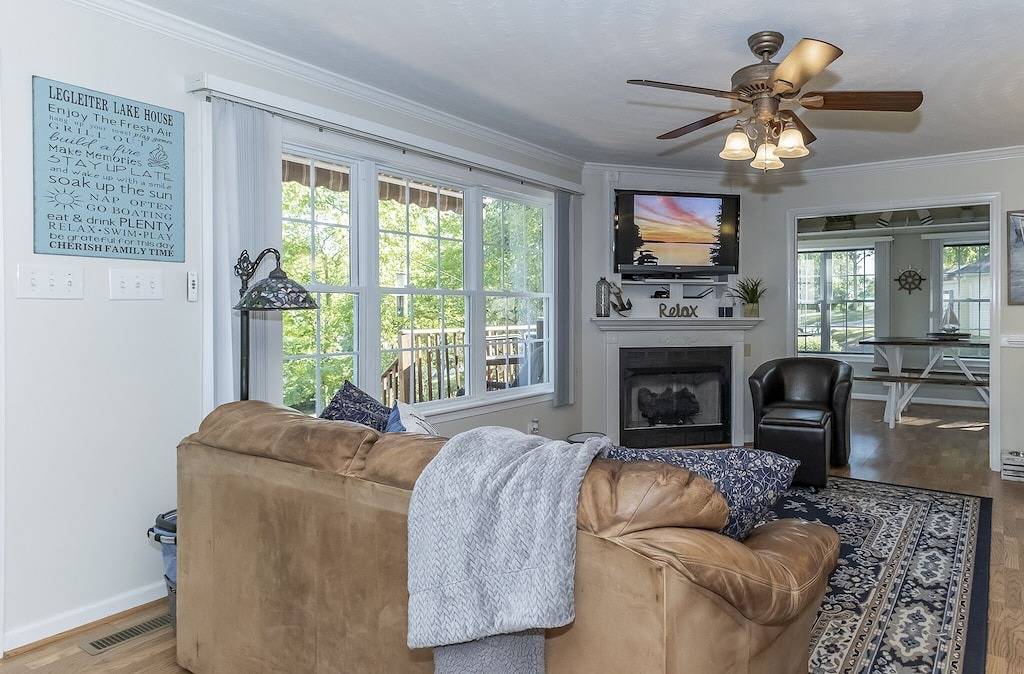 Neue Auflistung! 5 Br, 3. 5 Bath, Game Room, Kajaks, Paddle Boards, Haustiere willkommen! in Lake Gaston