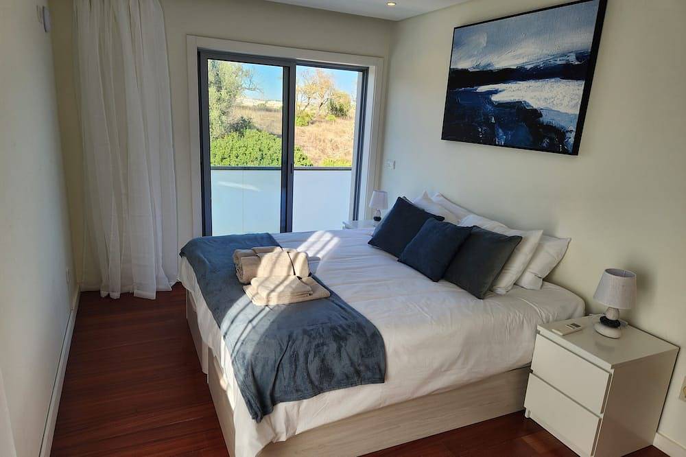 Casa Rogel: Private Heated Pool, Games, Wifi, Walk To Town, 5 Min Drive To Beach in Alcantarilha, Alcantarilha e Pêra