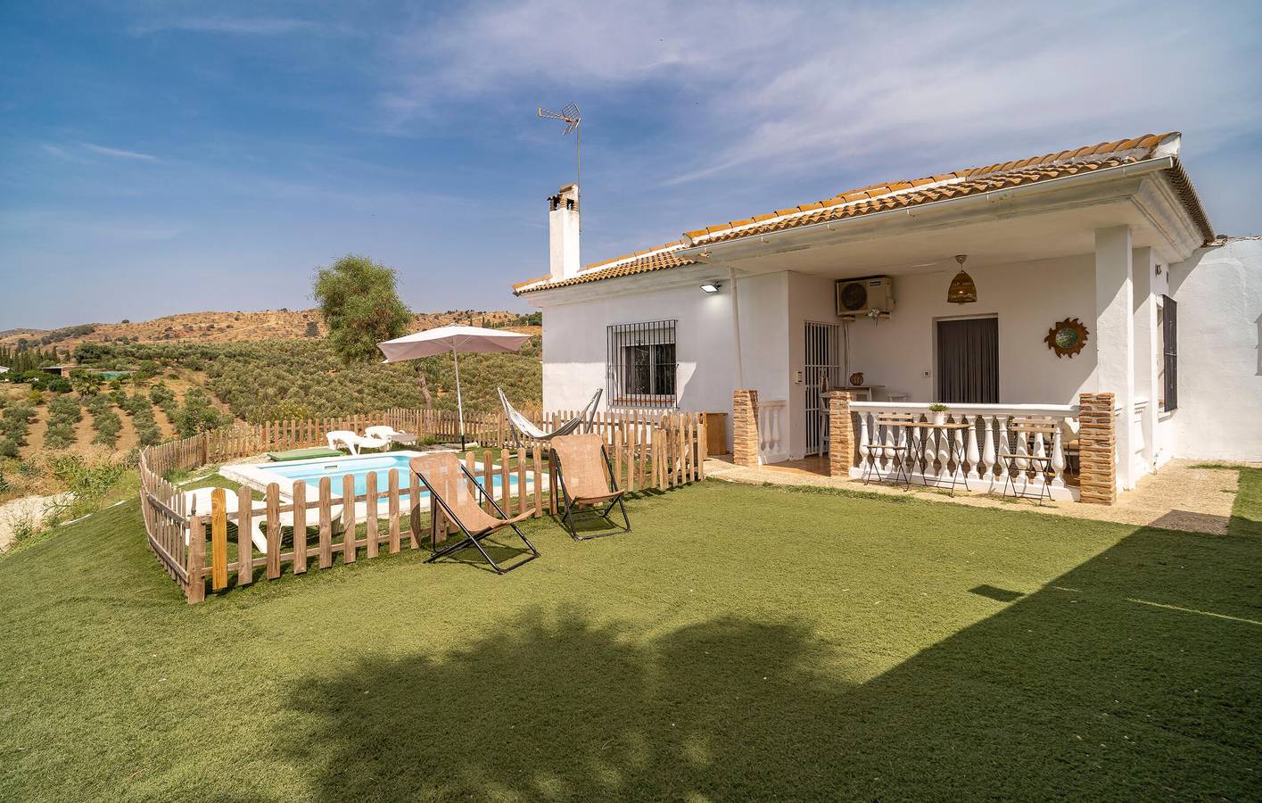 Sonnenuntergangs-Oase mit Pool, WiFi & Parkplatz - 1km zur Estación de Cártama in Cártama, Málaga Provinz