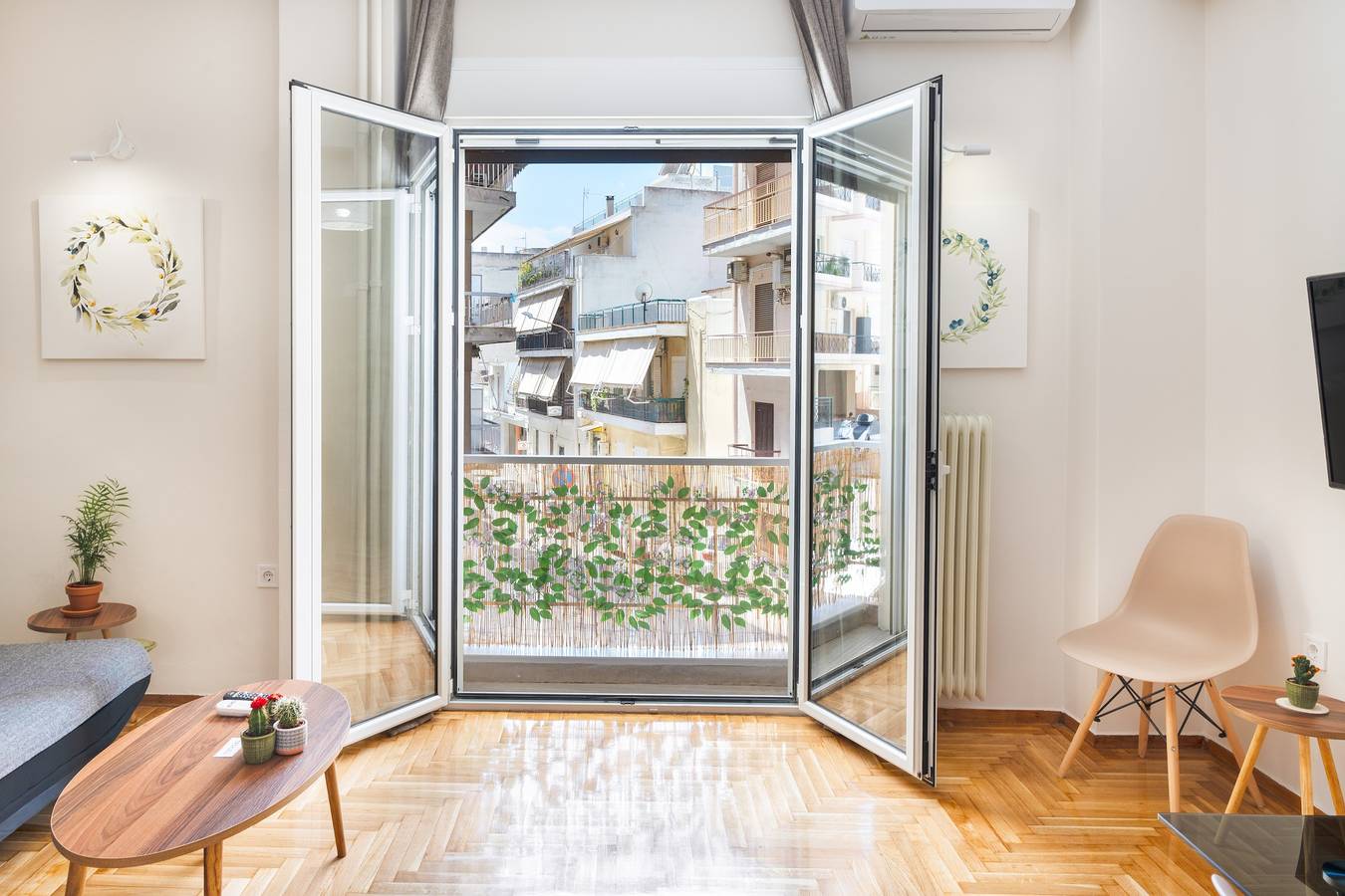 Entire apartment, Apartment "Nike's Katechaki" with Balcony & Wi-Fi in Central Section of Athens, Athens