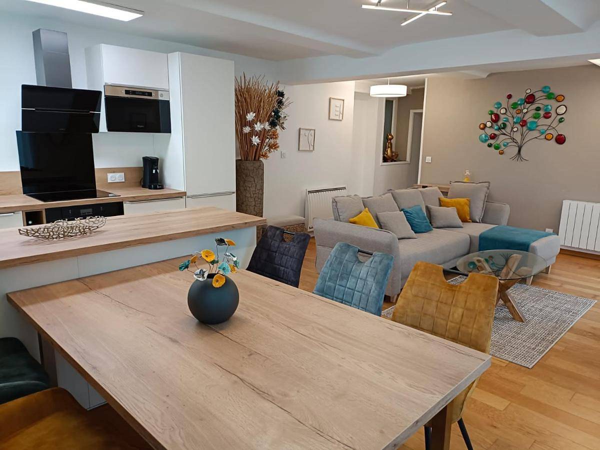 Appartement entier, Three-Bedroom Apartment in Port-en-Bessin-Huppain, Région de Bayeux