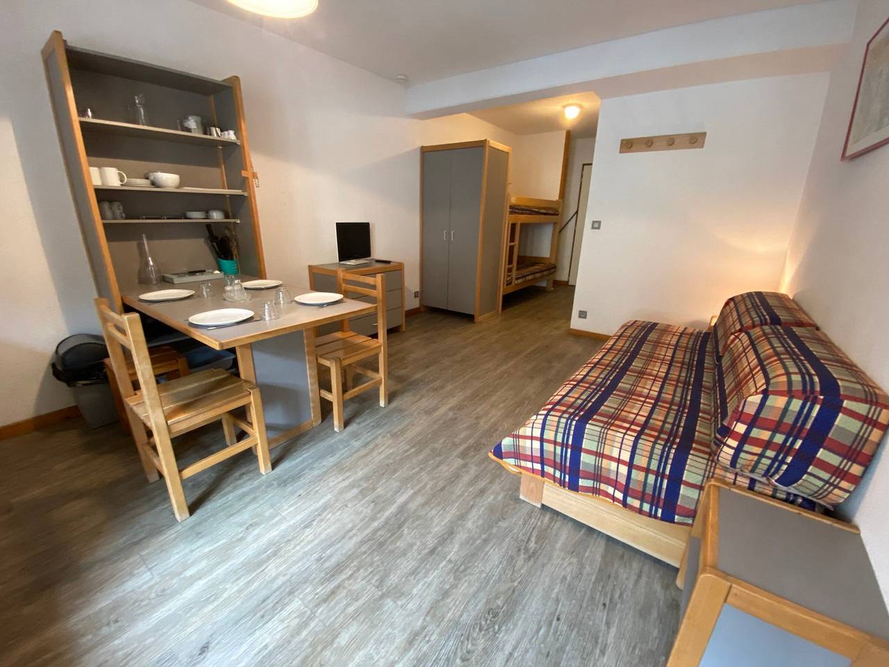 Entire studio, Central Studio for 4 with Balcony and Wi-Fi in Brides-les-Bains in Brides-les-Bains, Les Trois Vallées
