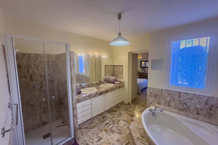 Promo Villa en una tranquila piscina privada con aire acondicionado con calefacción y agua de mar 8 Km in Bessan, Costa mediterránea (Francia)