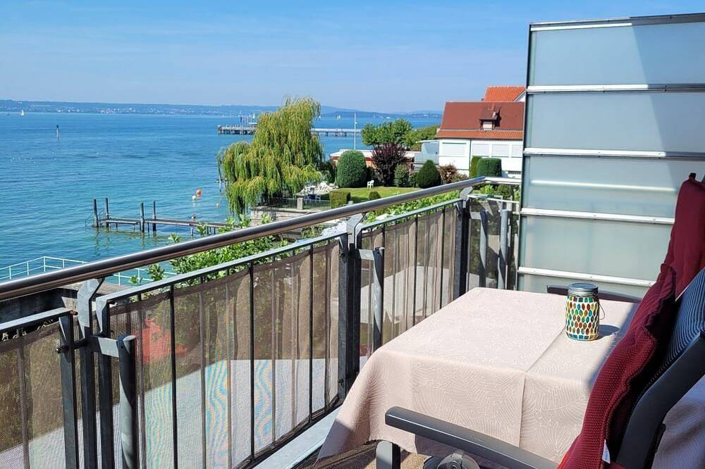 Ganze Wohnung, Charmante Wohnung \"Brücke\" - mit Seeblick und Liegewiese direkt am See in Hagnau am Bodensee, Region Bodensee-Oberschwaben
