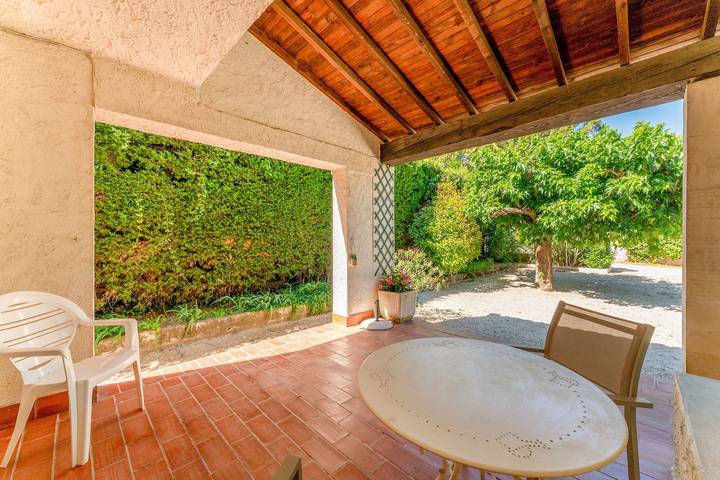 Monolocale intero, Appartamento 'Appt Saint Remy De Provence' con terrazza privata e Wi-Fi in Saint-Rémy-de-Provence, Arles e dintorni