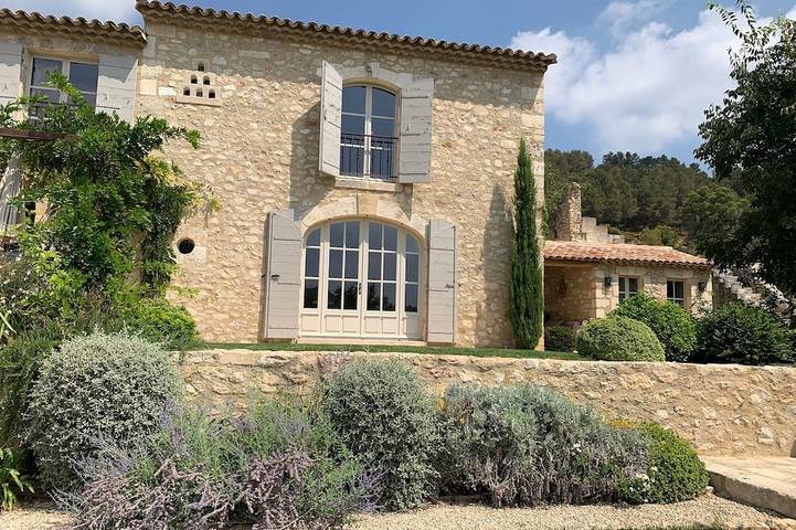 Proche St Rémy de Pce, Propriété 5* dans un lieu unique -pisc chauffée-jacuzzi in Les Baux-de-Provence, Région d'Arles