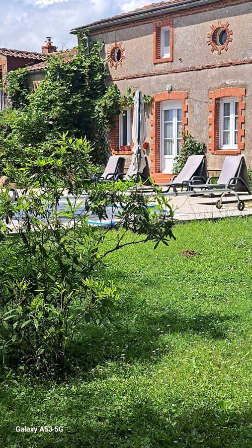 Location de vacances pour 4 personnes, avec Terrasse ainsi que Jardin et Piscine à Frossay