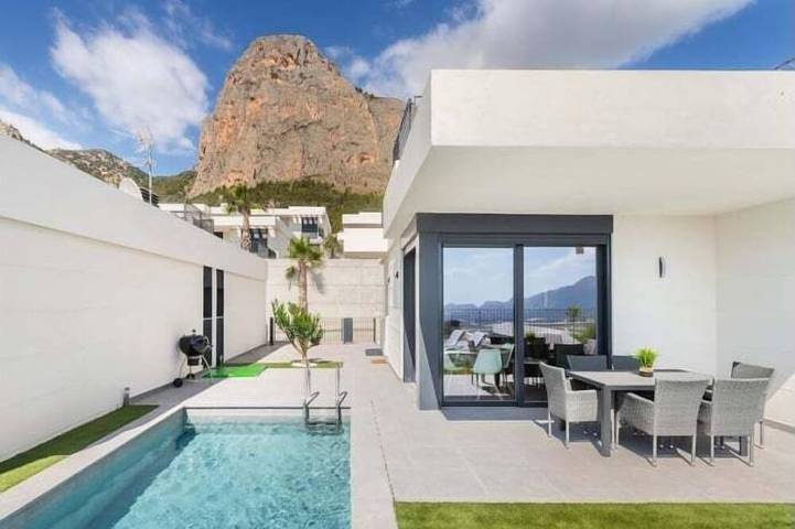 Chalet para 5 personas, con jardín además de piscina y balcón, Se admiten mascotas - 1