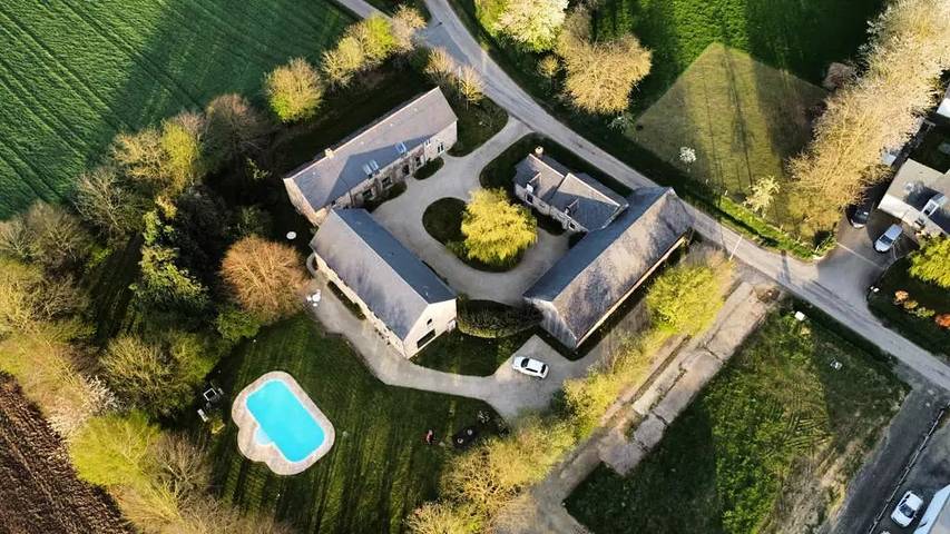 Gîte pour 8 personnes, avec jardin dans Javené - 3