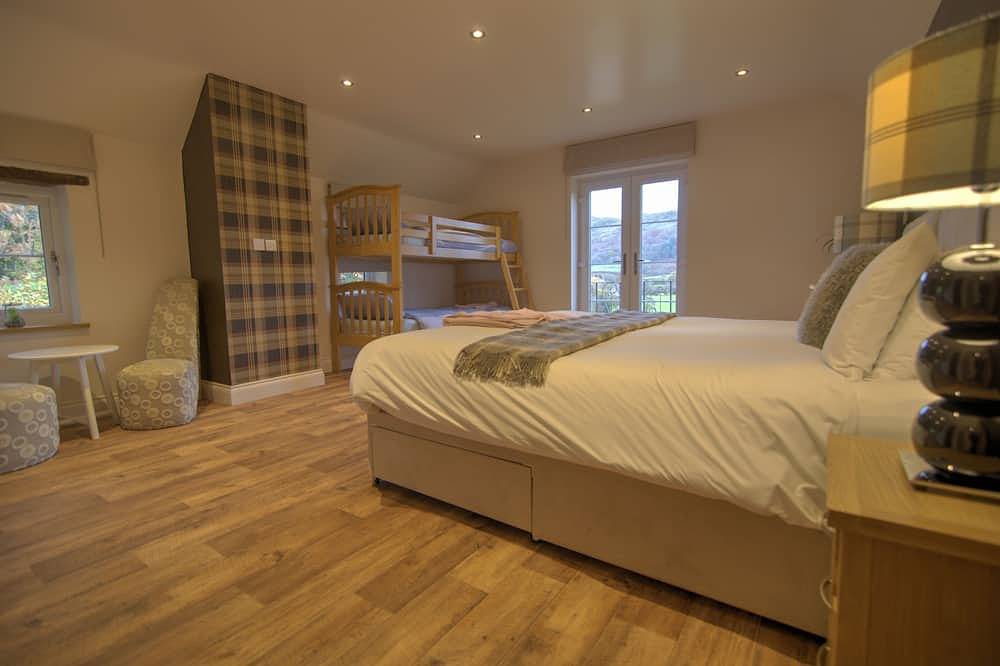 Clearviews spectacular views, all superking rooms en-suite, hot tub, walk to pub in Church Stretton, Shropshire Hills