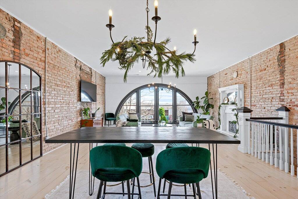 Ganze Wohnung, The Demi-Lune. An urban space with small town charm! in Hendersonville, Henderson County (NC)