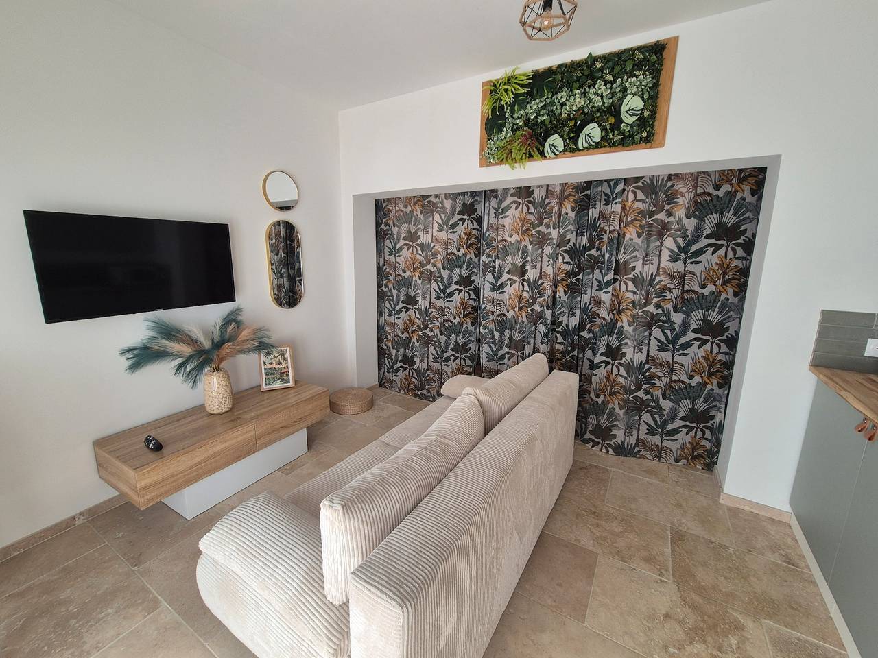 Apartamento entero, Apartamento 'Une Parenthèse En Luberon' con Jardín Privado, Wi-Fi y Aire Acondicionado in Taillades, Parque natural regional del Luberon