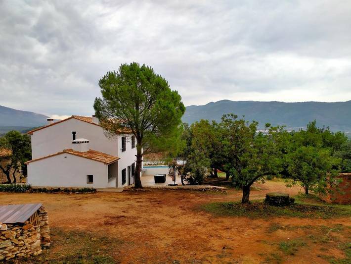 Casa rural para 8 personas, con piscina y vistas además de piscina para niños y jardín en Alcalaten - 4